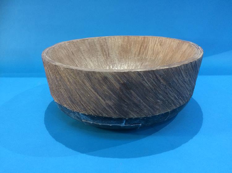 Large cast bowl - Image 2 of 2