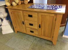 Pale oak sideboard, 118cm wide