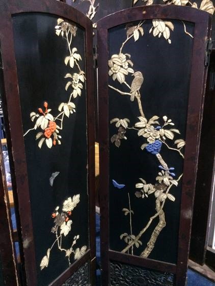 A pair of Japanese panels and a screen - Image 14 of 14