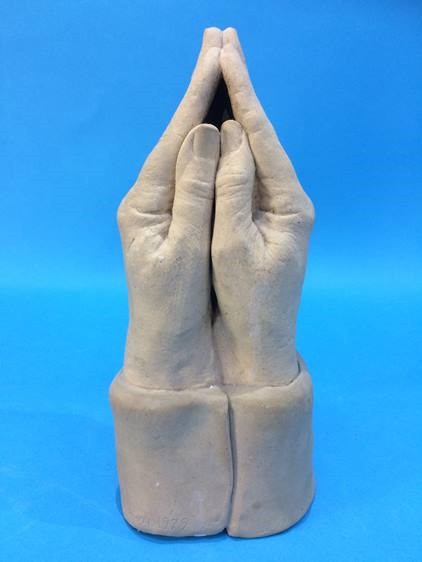 A pair of praying hands - Image 2 of 4