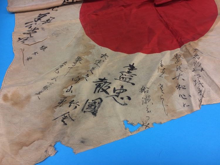 A Japanese 'Lucky' flag, a Japanese fan, headband and a pair of trousers and top - Image 4 of 8