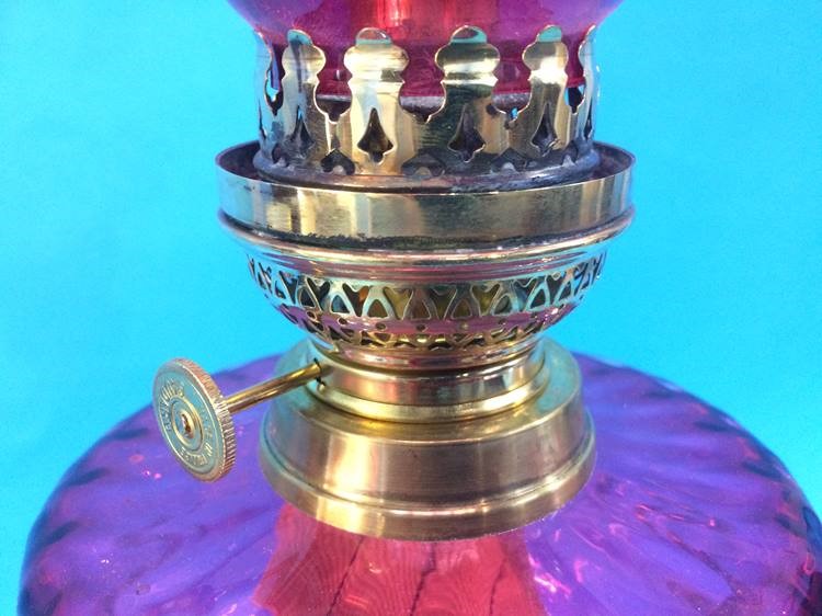 A Victorian oil lamp with cranberry reservoir and - Image 3 of 5