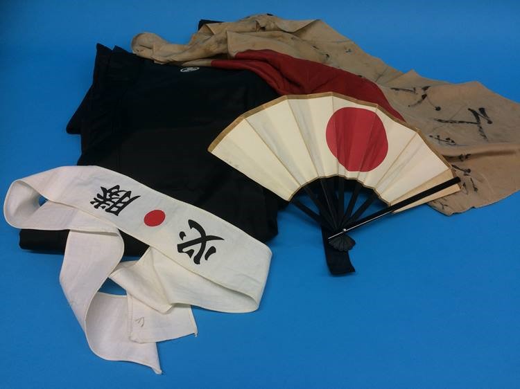 A Japanese 'Lucky' flag, a Japanese fan, headband and a pair of trousers and top - Image 3 of 8