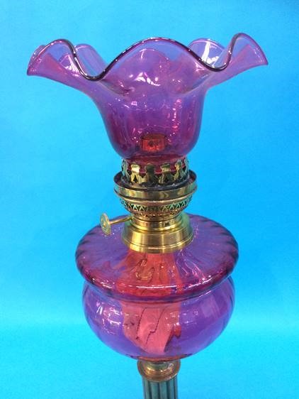 A Victorian oil lamp with cranberry reservoir and - Image 4 of 5
