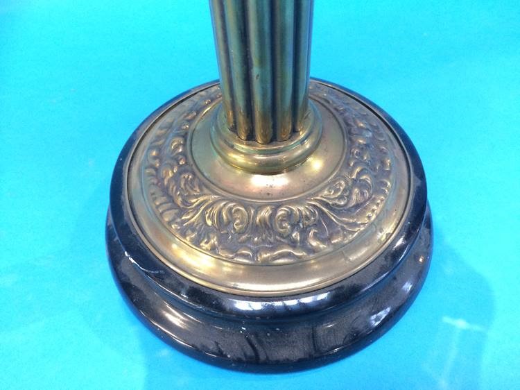 A Victorian oil lamp with cranberry reservoir and - Image 2 of 5