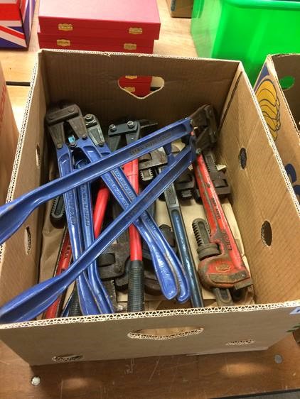 Quantity of bolt cutters and Stillsons