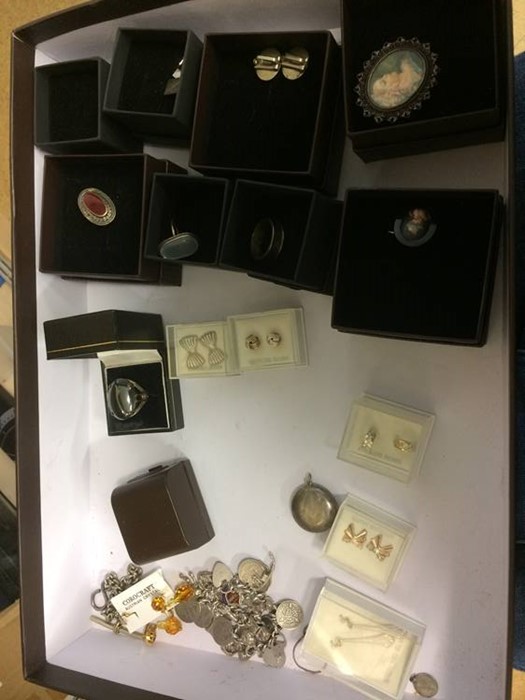 Tray of assorted jewellery - Image 2 of 2