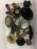 Quantity of Victorian jewellery etc.