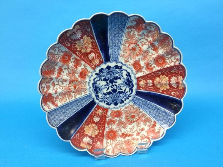 A Japanese Imari wall plate, vase etc. - Image 3 of 6