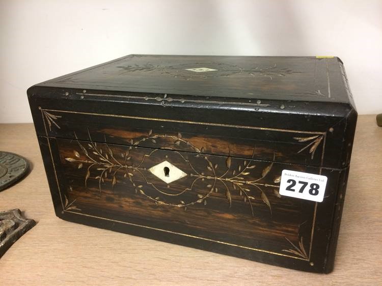 A Victorian sewing case with fitted interior - Image 2 of 6
