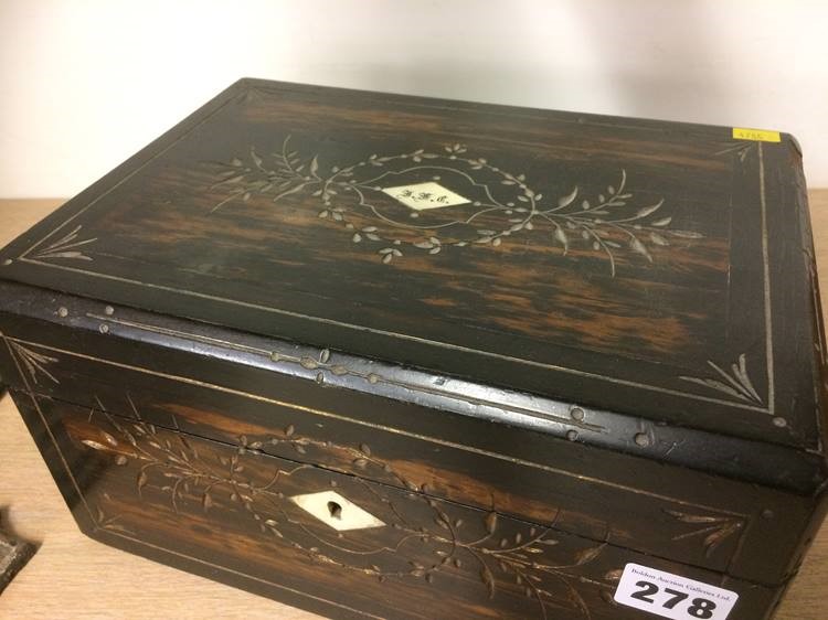 A Victorian sewing case with fitted interior - Image 3 of 6
