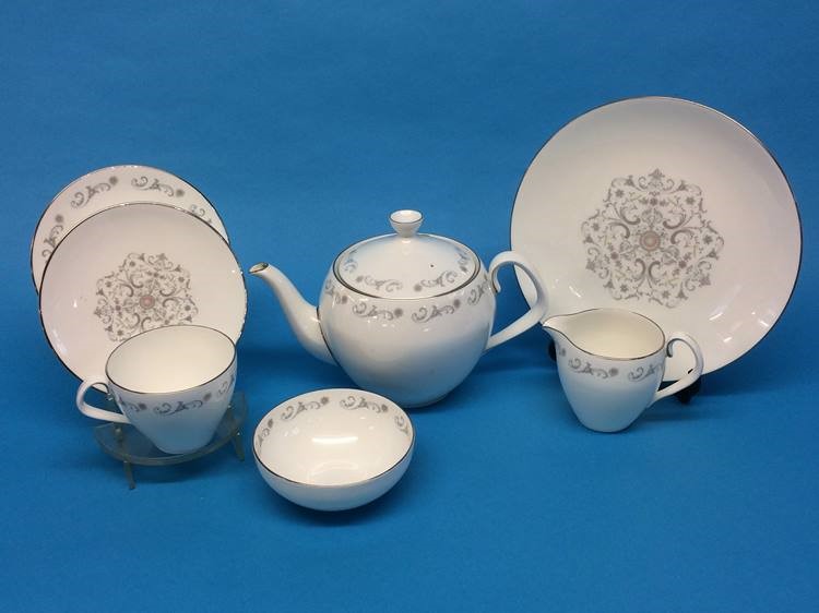 A Royal Worcester tea service 'Bridal Lace' - Image 3 of 3