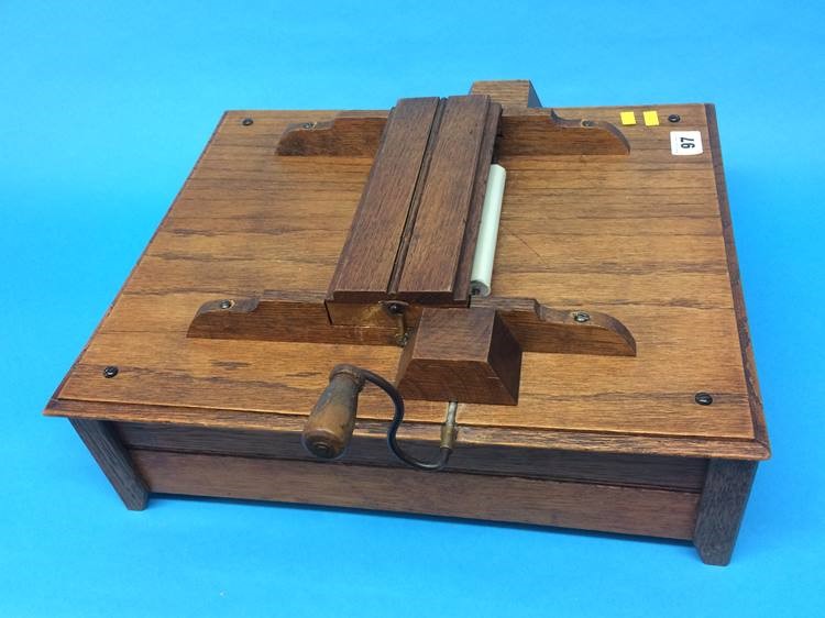 An early 20th century oak cased wind up table top organ (possibly American), 43 x 35cm