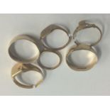 Five 9ct rings, 9.4 grams and one other with rubbed marks (total weight 18 grams)