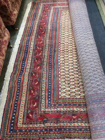 Large patterned carpet - Image 2 of 2