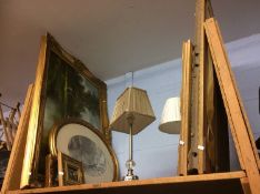 Various pictures and table lamps