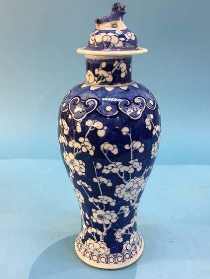 An Oriental lidded blue and white vase - Image 2 of 6