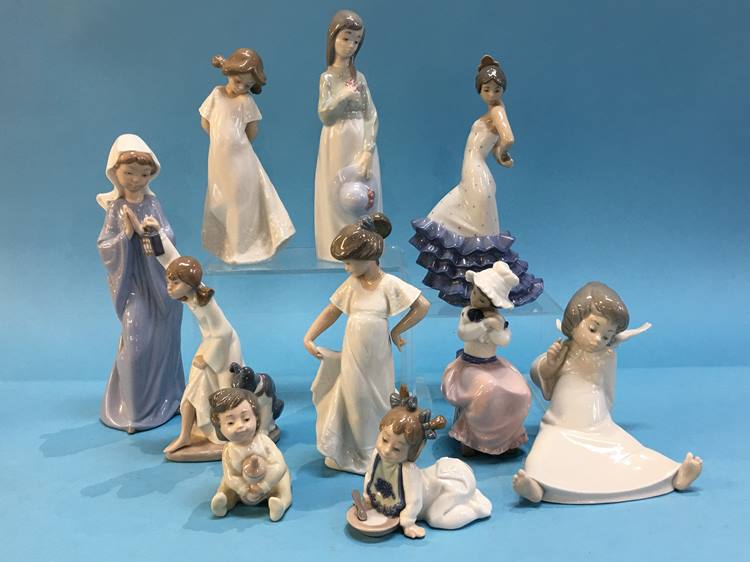 Nine Nao and one Lladro figures (10)