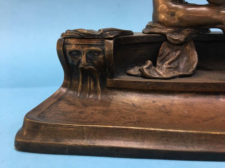 A good quality bronze inkwell in the form of Hermes holding a scroll sat on a bench - Image 4 of 6