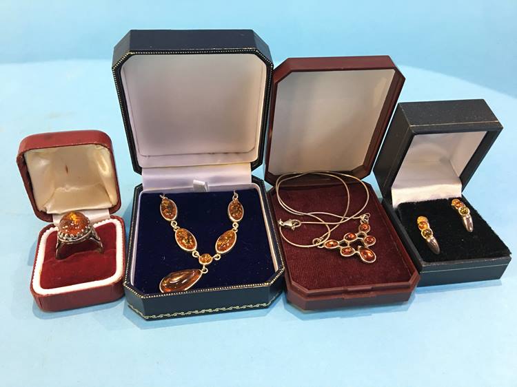 Collection of assorted amber style jewellery - Image 2 of 2