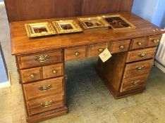 Pedestal desk