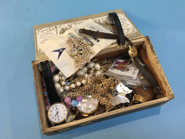 Cigar box containing assorted costume jewellery and wristwatches