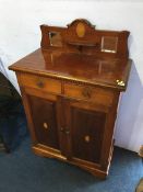 An Edwardian mahogany side cabinet, 71cm wide