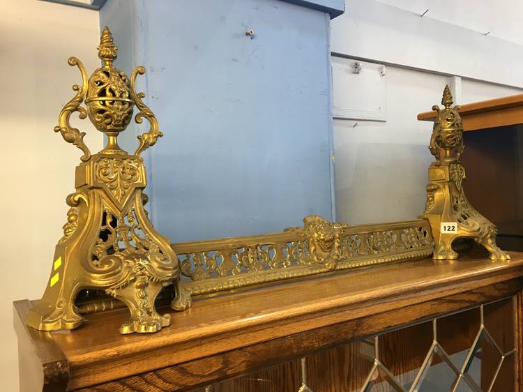 An ornate brass fire curb - Image 2 of 2