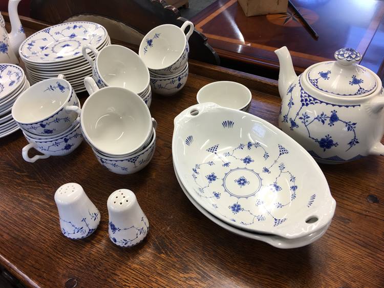 A collection of Furnivals 'Denmark' tea and dinner china - Image 2 of 4