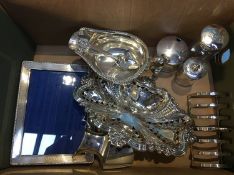 Collection of assorted silver to include a toast rack, sauce boat, cream jug etc.