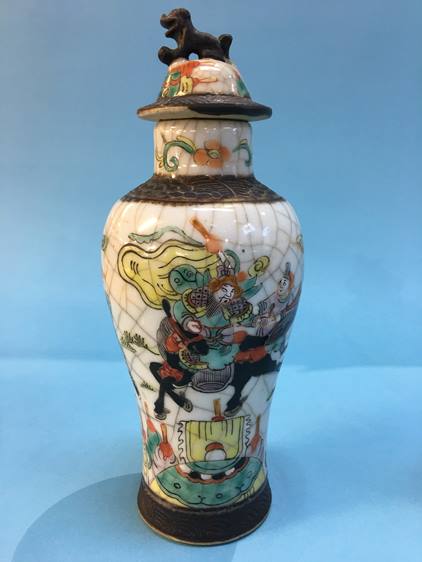 A pair of Oriental lidded vases - Image 2 of 6