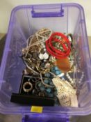 Quantity of costume jewellery