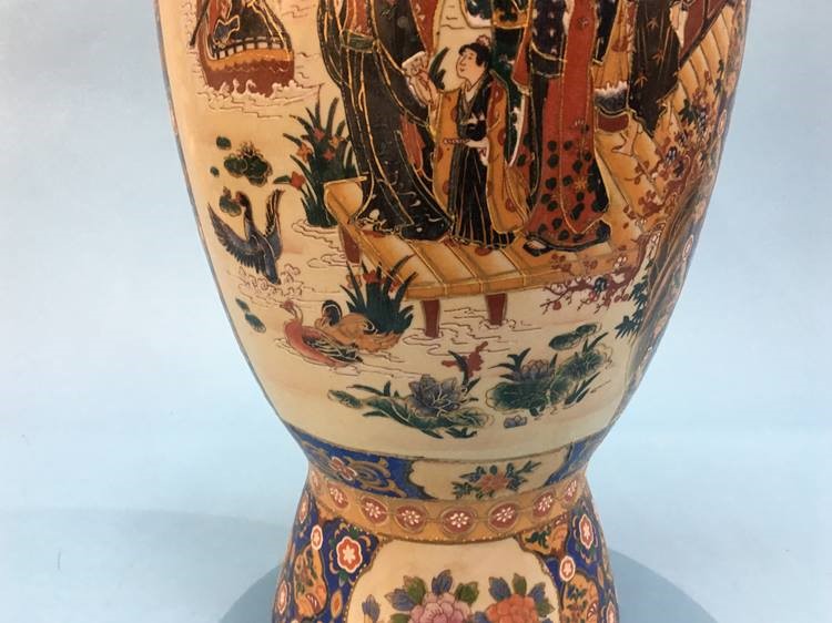 A decorative Oriental vase - Image 6 of 10