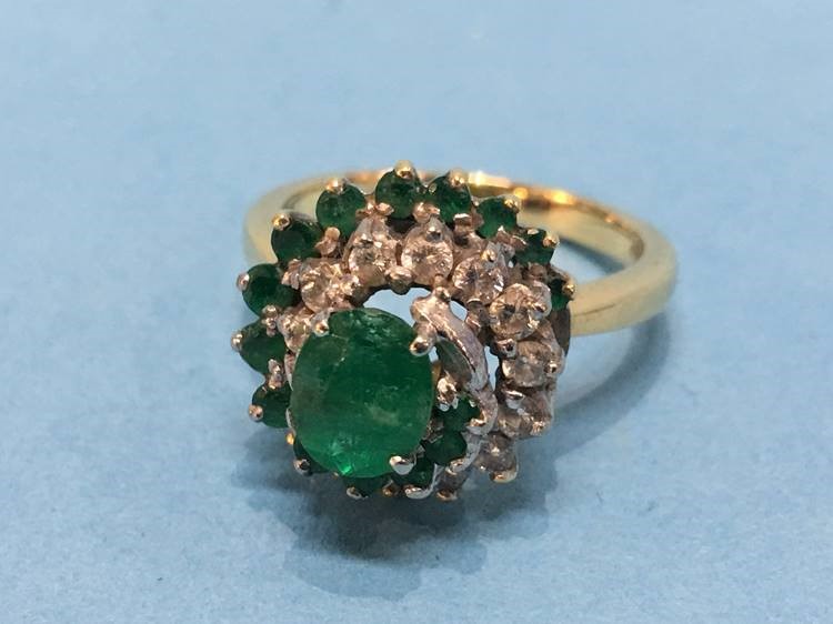 An 18ct ring, mounted with diamonds and emeralds - Image 2 of 4