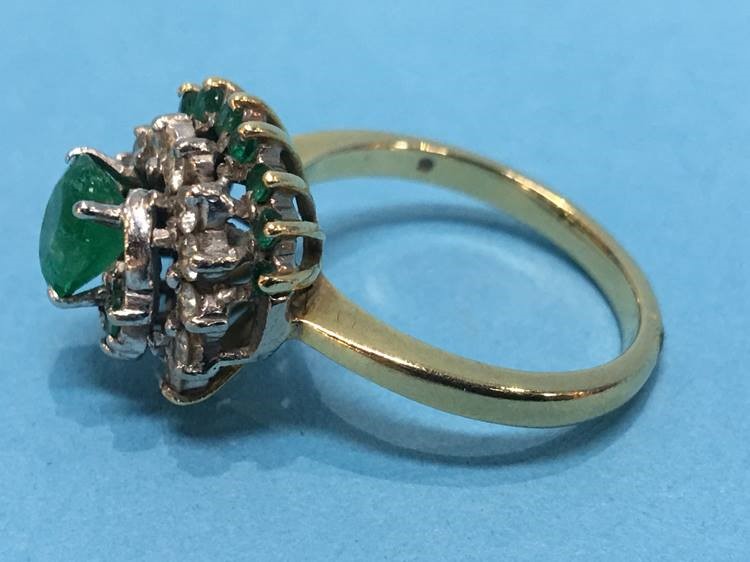 An 18ct ring, mounted with diamonds and emeralds - Image 4 of 4