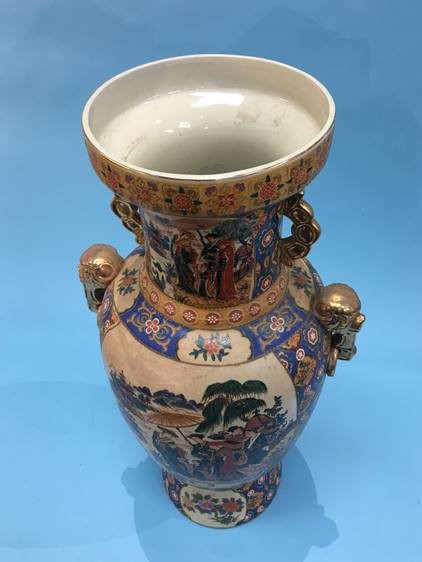 A decorative Oriental vase - Image 8 of 10
