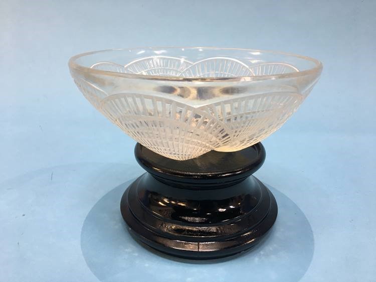 A Lalique 'Coquille' pattern bowl, stamped R. Lalique, number 3201. 21cm diameter - Image 3 of 7