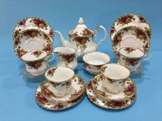 A quantity of Royal Albert Old Country Roses china