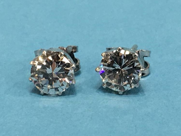 A pair of diamond earrings, each diamond approximately 1 carat - Image 5 of 17