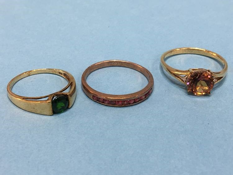 Three 9ct dress rings, 5.3 grams