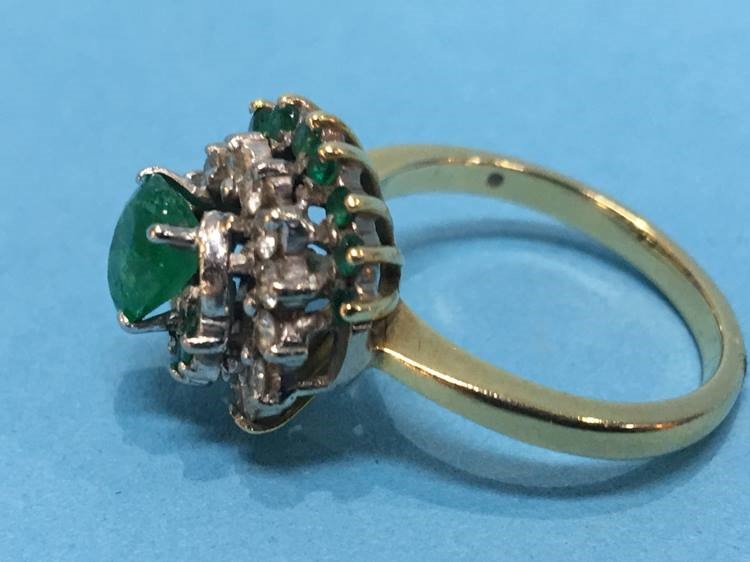 An 18ct ring, mounted with diamonds and emeralds - Image 3 of 4