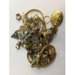 Bag of assorted costume jewellery