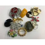 Quantity of brooches