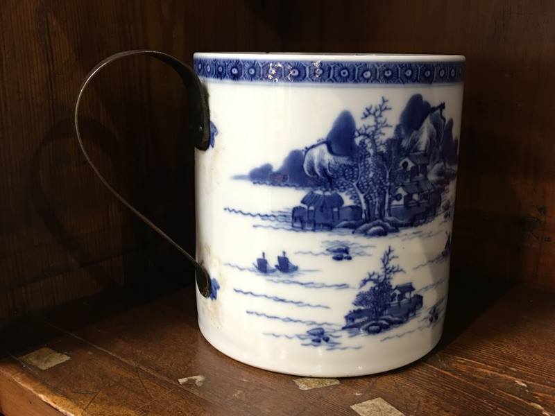 Oriental blue and white pot - Image 3 of 4