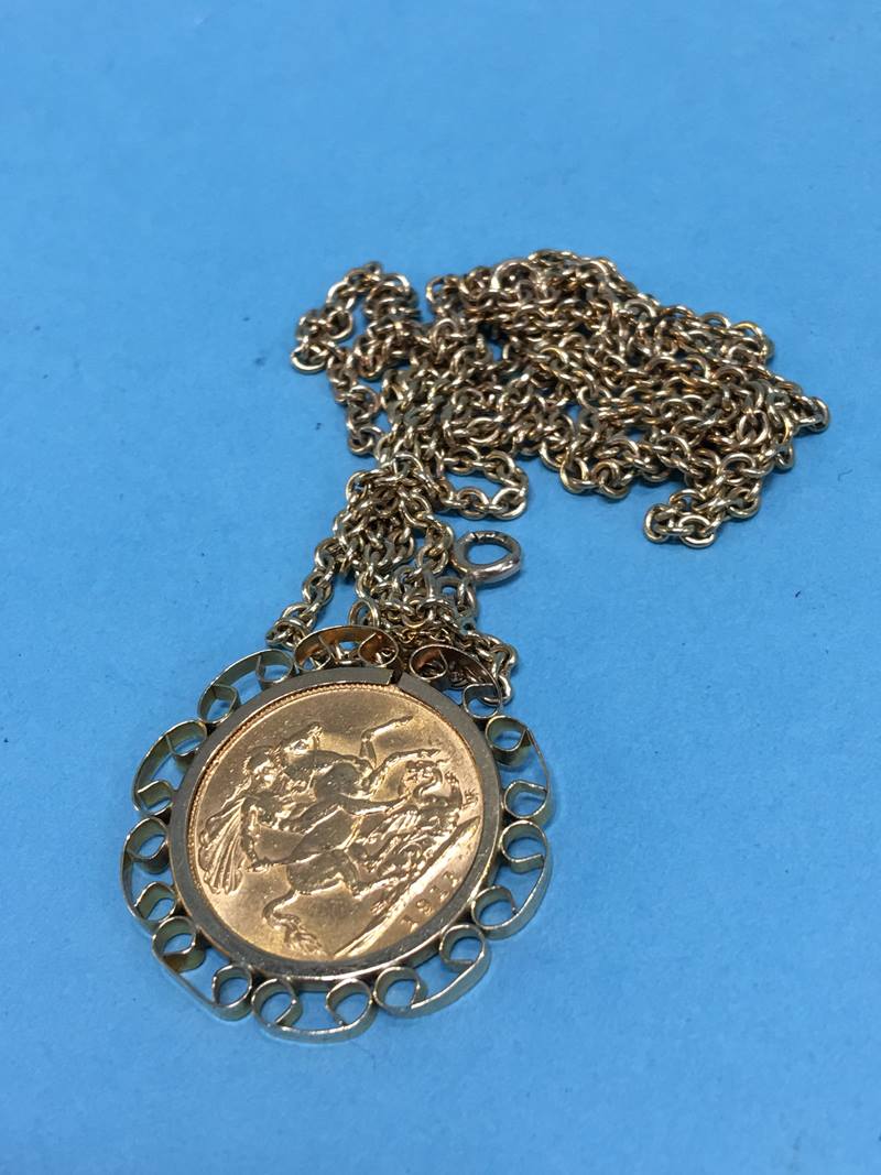 A full sovereign dated 1911, in 9ct mount on a chain stamped 9ct, total weight 23.2g - Image 2 of 5