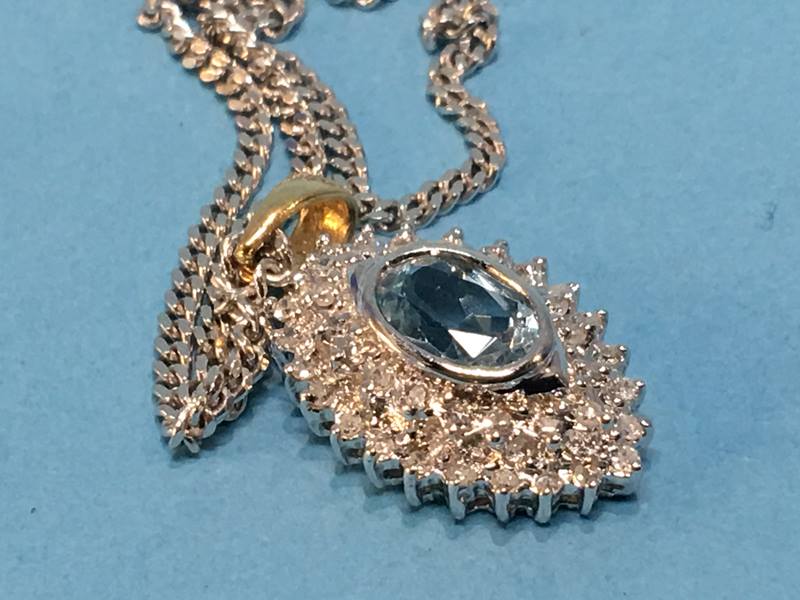 A 9ct white gold pendant and chain - Image 2 of 5