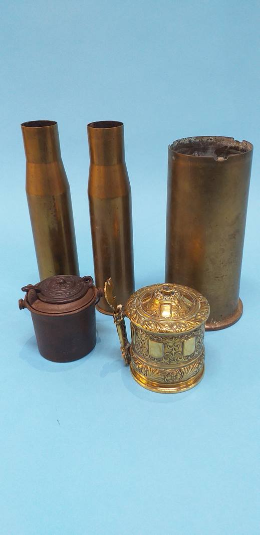 Three brass shells, a small cast iron inkwell and a brass tankard shaped string box (3) - Image 2 of 2