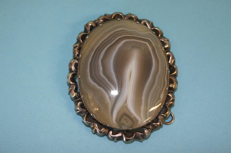 A silver bracelet, silver bangle, silver charm and a large agate set oval brooch - Image 2 of 3