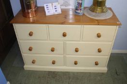 Pine chest of drawers, 121cm wide