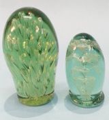 A glass dump with air bubbles and another with central flower (2)